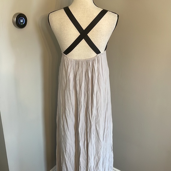 Fantastic embroidered like linen dress with satin details maxi dress - Picture 6 of 10
